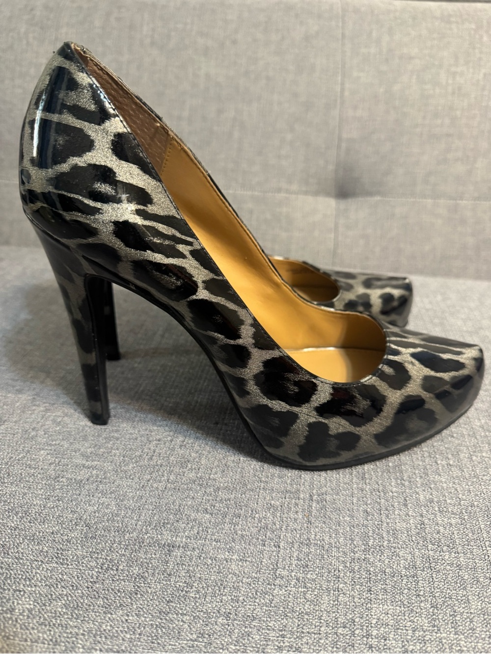 Jessica Simpson Leopard Print High Heel Pumps - Black & Gold - Picture 3 of 5